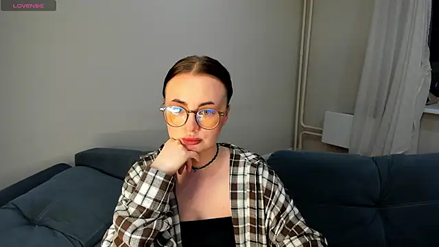 MewStella online show from May 8, 7:16 pm
