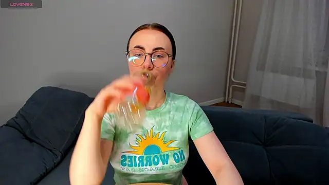 MewStella online show from May 5, 4:10 pm