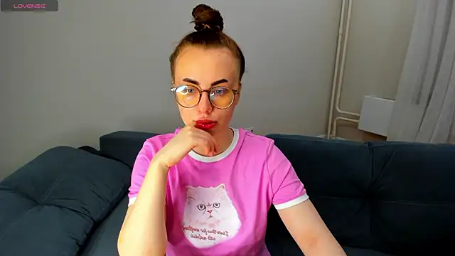 MewStella online show from May 12, 7:31 pm