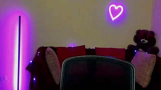 Alicia love00 online show from May 2, 11:24 am