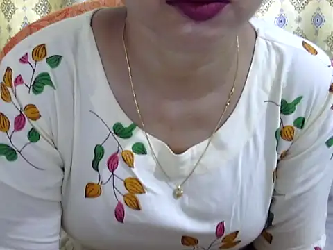 CHAMELI4747 online show from May 7, 10:41 am