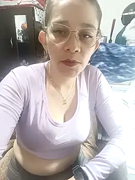 Isabella5 Brown  online show from October 15, 5:15 pm