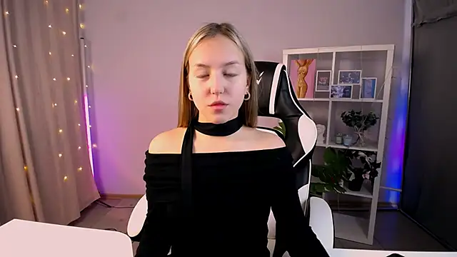 CindySparkl online show from March 15, 6:04 am