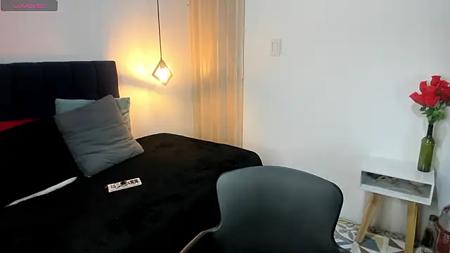 Lia Blake  online show from February 4, 12:30 pm