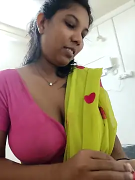 Snapshot of Hotty-Moni chatting on October 4, 3:01 am Hotty-Moni online show from October 4, 3:01 am