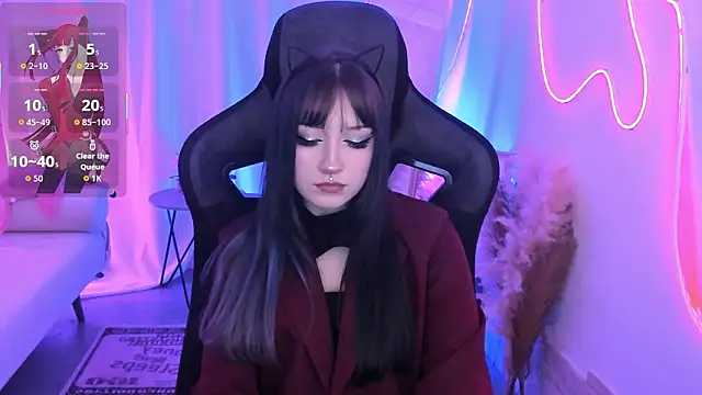 LiliLuna online show from February 7, 1:15 pm