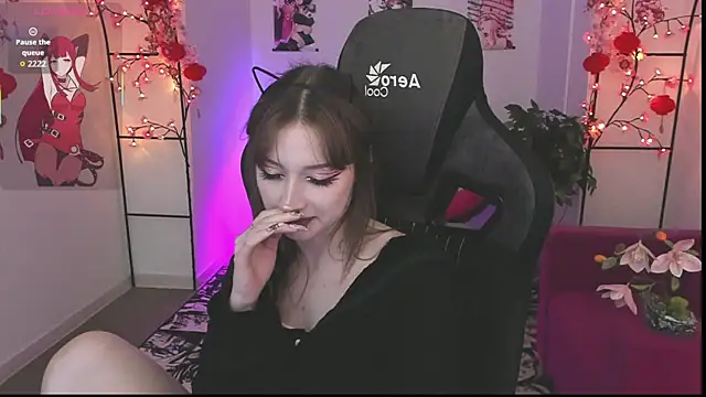 LiliLuna online show from April 9, 4:12 pm