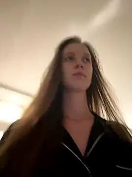 ElliRose online show from October 23, 12:00 pm