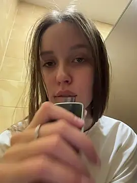 ElliRose online show from December 16, 9:59 am