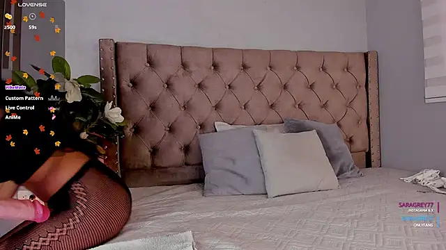 saragrey1 online show from September 26, 1:09 pm