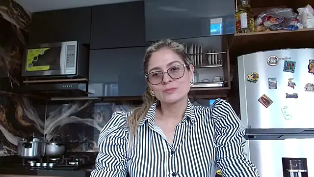 linda-mature43 online show from October 2, 7:30 pm
