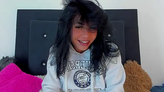 Adrianna Arias online show from December 17, 4:11 pm