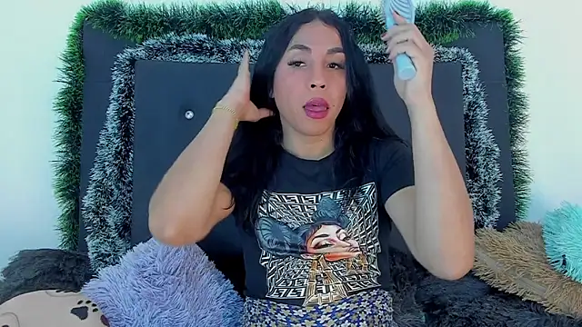 Adrianna Arias online show from December 19, 8:34 pm