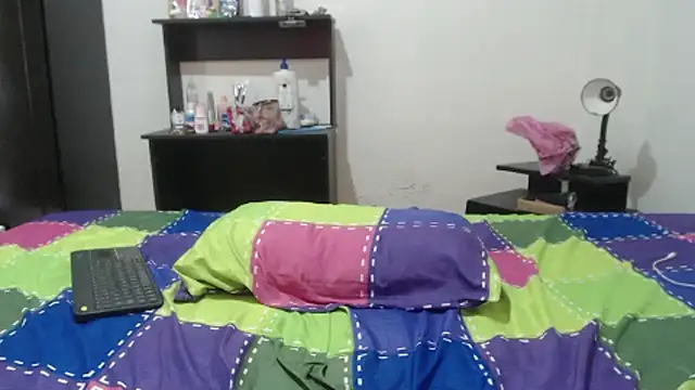 nathaly jones  online show from May 11, 4:04 pm