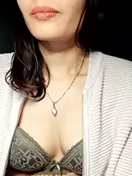 Hinna x online show from December 1, 8:55 pm