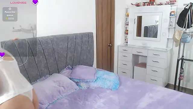 Snapshot of Cherry_summer chatting on September 16, 3:36 am Cherry summer online show from September 16, 3:36 am
