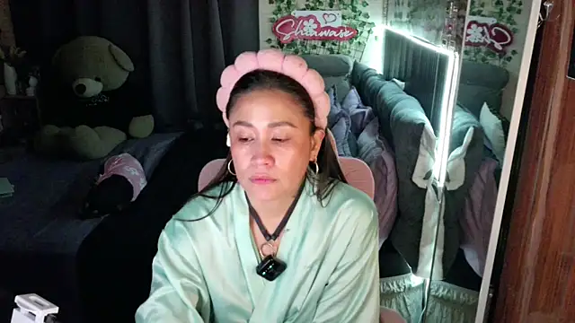 Shiawase1125 online show from May 21, 2:09 am