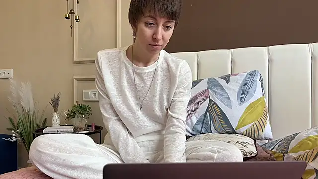 daniellia  online show from February 28, 10:36 am