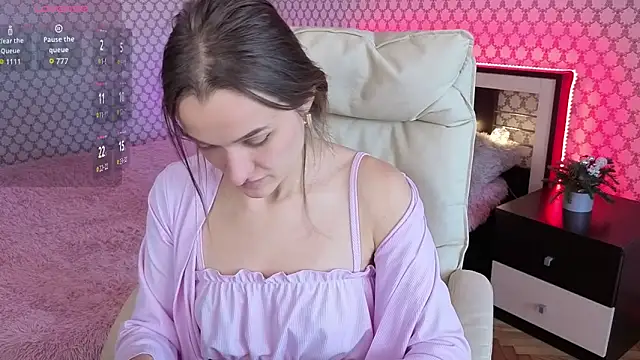 EmmySkyy online show from September 26, 9:51 am