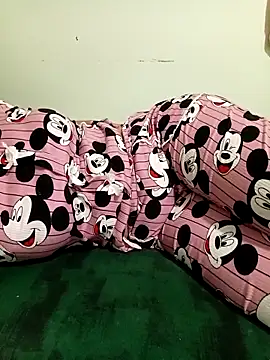 Mroma89six online show from November 6, 1:06 pm