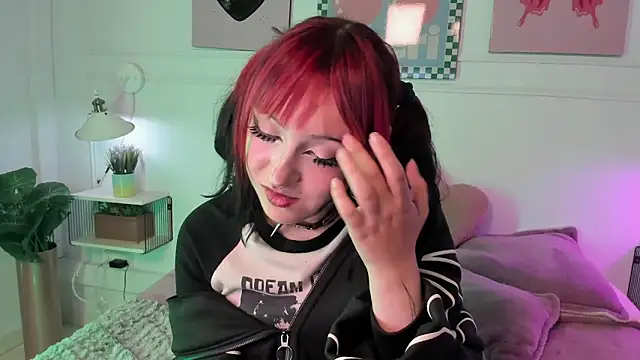 Zoe Lynch  online show from May 11, 2:56 pm