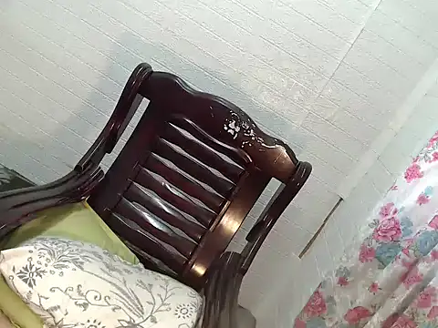 Side Chick online show from May 15, 2:49 am