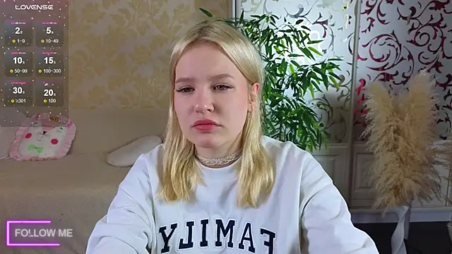 Mila Lioness online show from September 29, 5:56 am
