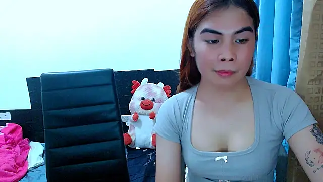 mikhaylahanderson online show from April 14, 2:55 am