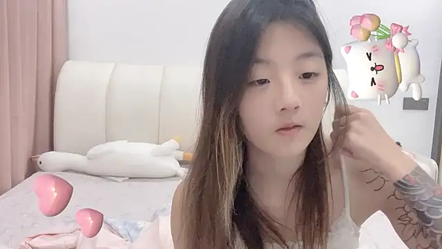 Snapshot of A_18_girls chatting on October 23, 10:21 am A 18 girls online show from October 23, 10:21 am