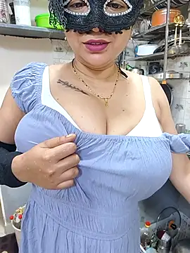 Queen Nightt online show from March 25, 3:34 am