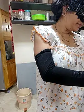 Queen Nightt online show from January 14, 3:44 am