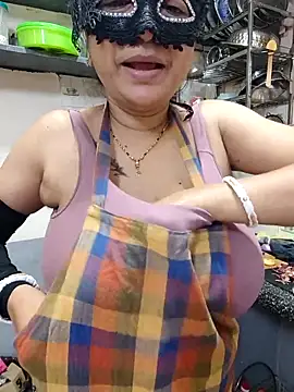 Queen Nightt online show from January 19, 3:35 am