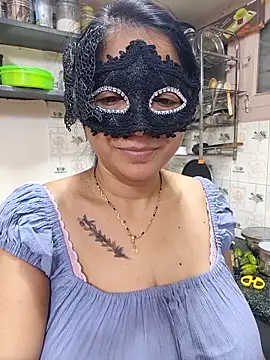 Queen Nightt online show from December 19, 3:32 am