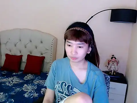 ShantalFoxxy  online show from May 11, 6:37 am