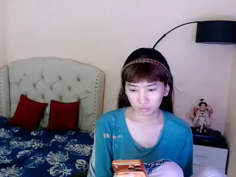 ShantalFoxxy  online show from May 19, 1:56 am