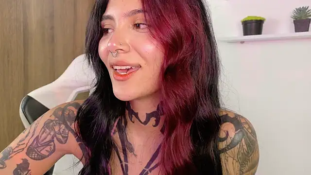 sara queen10 online show from April 30, 5:40 pm