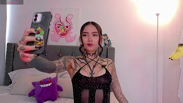 sara queen10 online show from November 4, 6:24 pm