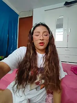 airamoon online show from April 5, 7:24 pm