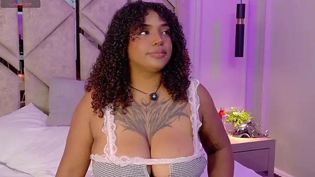 Cristal-Jonnes online show from May 21, 3:37 am