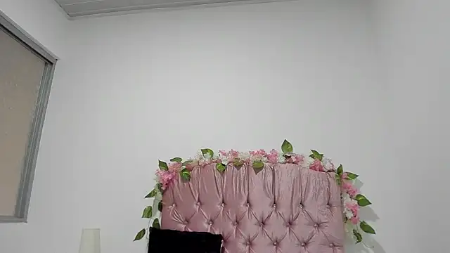 Snapshot of ivy_moon05 chatting on October 3, 6:35 pm ivy moon05 online show from October 3, 6:35 pm