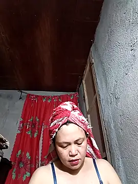 Everleigh mom online show from December 15, 3:01 am