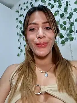 Elianasuarezz online show from May 15, 11:02 am