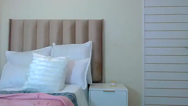 ELAINE xXxX online show from October 14, 9:50 pm