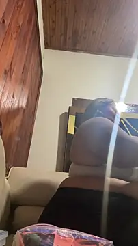 EmilyDuran  online show from May 12, 1:03 am
