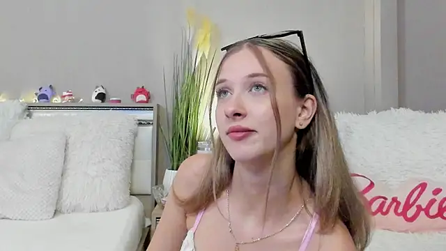 Snapshot of GiaBlu chatting on September 18, 1:42 pm GiaBlu online show from September 18, 1:42 pm
