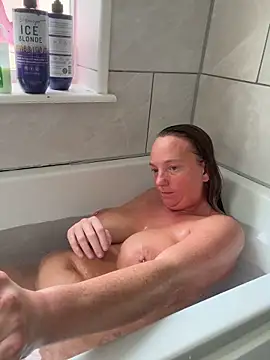 JustYourNormalCouple online show from November 3, 1:04 pm