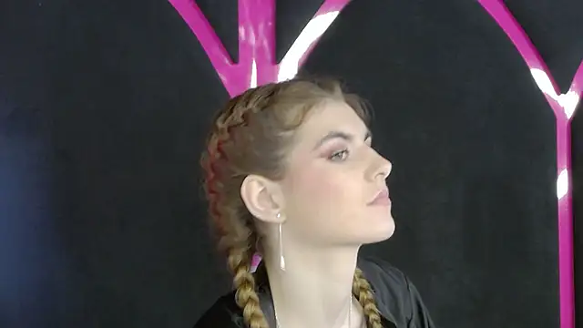 Evelisse online show from March 30, 9:31 am