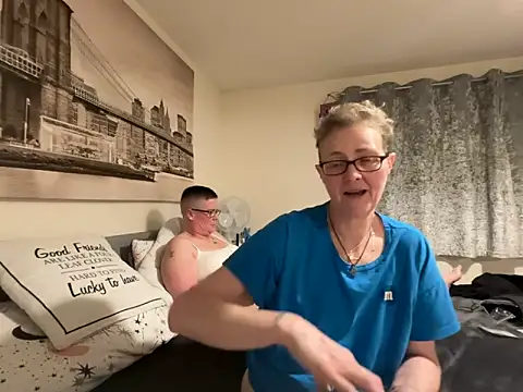 Curvy-Jinx online show from March 1, 9:03 pm