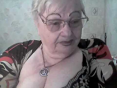 NatalieNorth online show from May 6, 9:30 pm