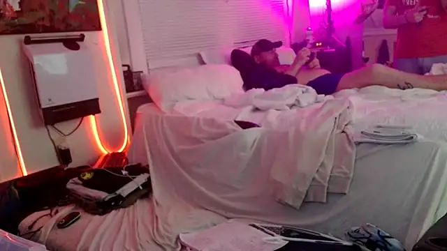 Luv2SuckBWC92 online show from November 12, 8:12 am